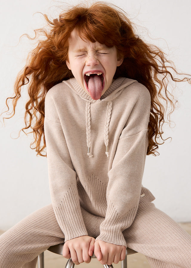 Conjunto pantalón y sudadera capucha niña