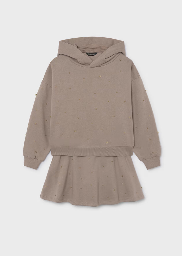 Conjunto falda y sudadera chica
