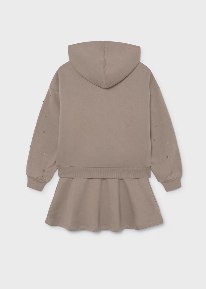 Conjunto falda y sudadera chica