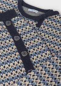 Conjunto de suéter de punto y falda para niña.