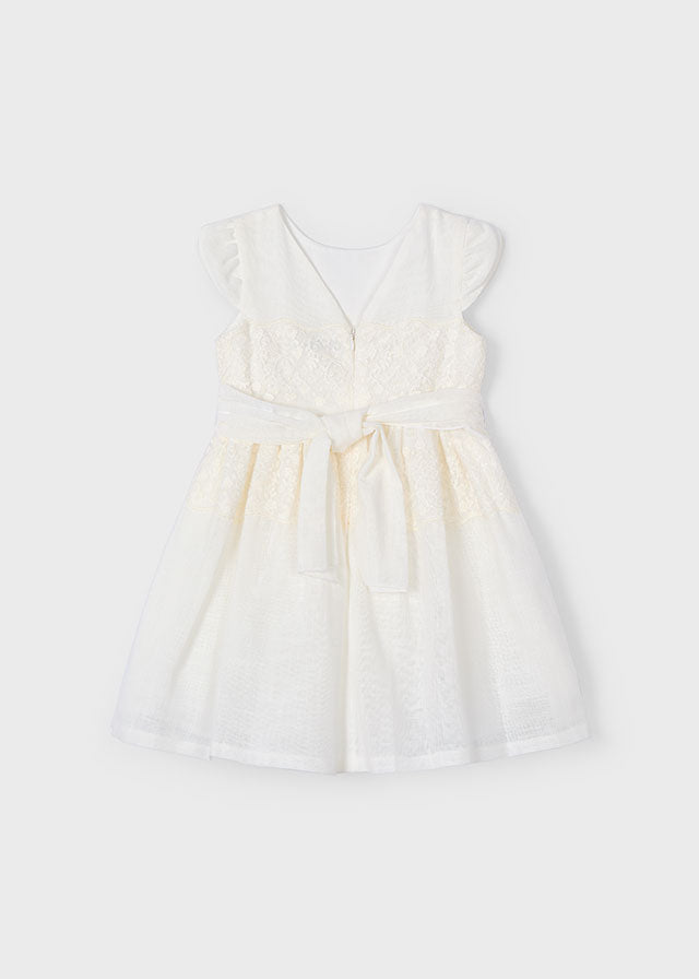 Vestido detalle encaje con fajín niña