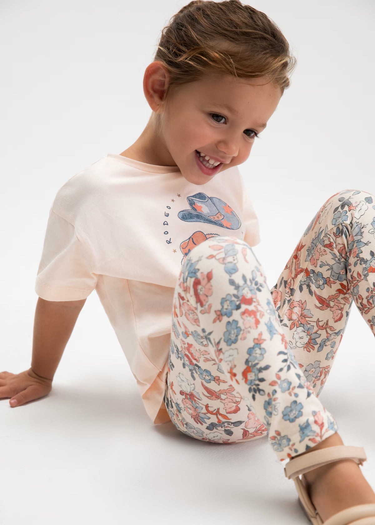 Conjunto legging estampado y camiseta niña