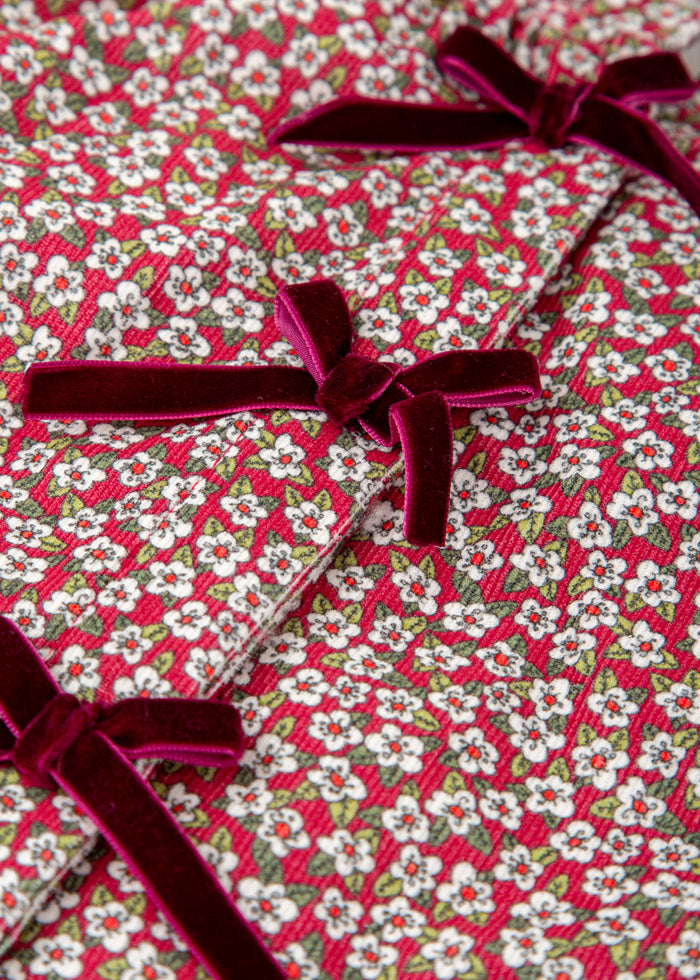 Conjunto granate flores