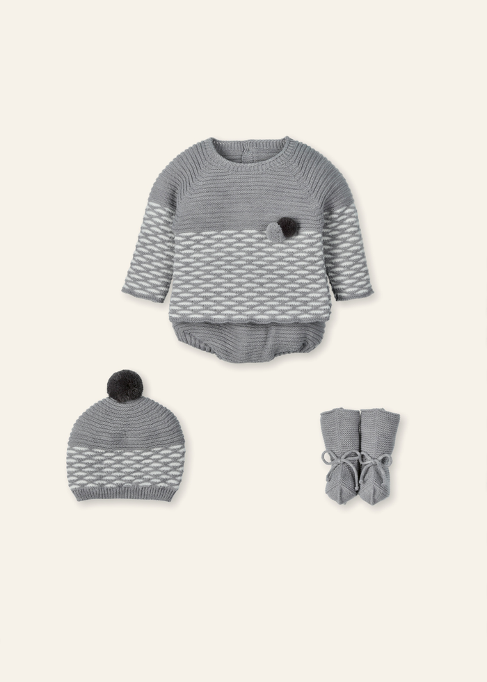 Traje 4 piezas pompons