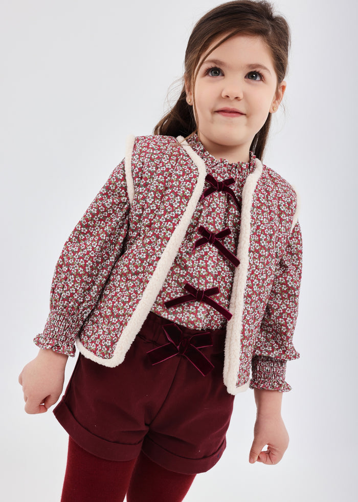 Conjunto granate flores