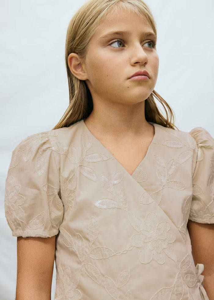 Conjunto pantalón largo y blusa con bordados chica