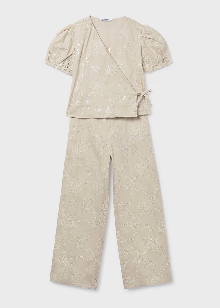Conjunto pantalón largo y blusa con bordados chica